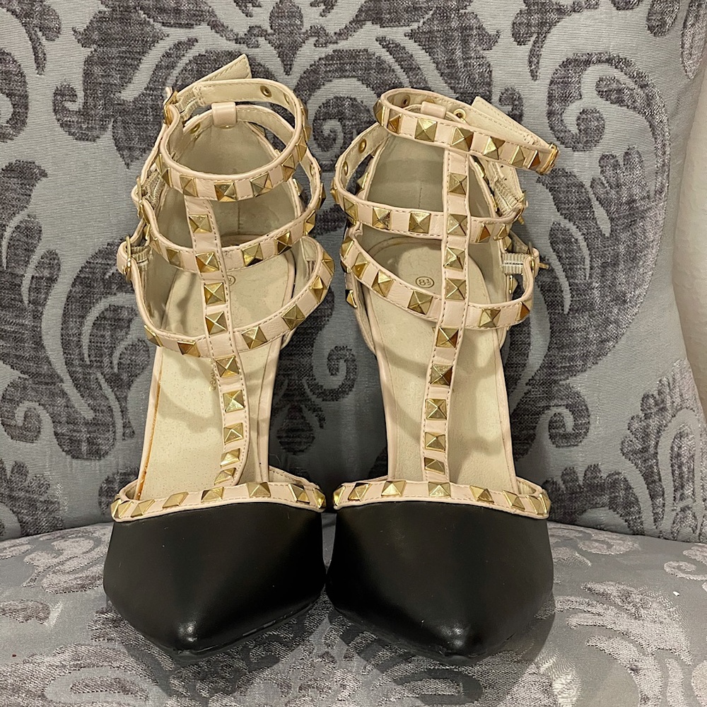 Wild Diva Studded Heel - Sz 8.5